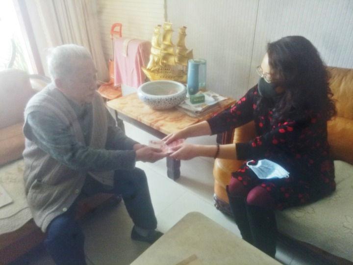 热诚写大爱，，，，，，质朴映赤心