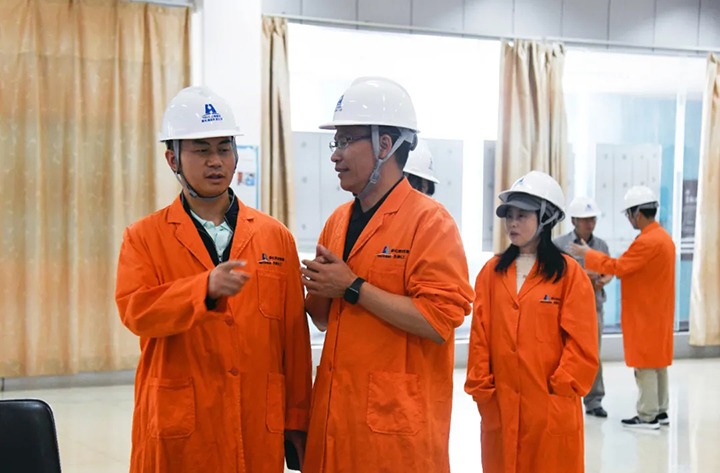 云南省工业和信息化厅节约能源随处长储从江一行赴先锋化工开展监视检查