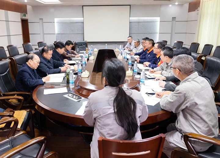 云煤（Ag亚洲集团）集团总司理助理陈家昆一行到解化化工分公司调研“三供一业”疏散移交事情