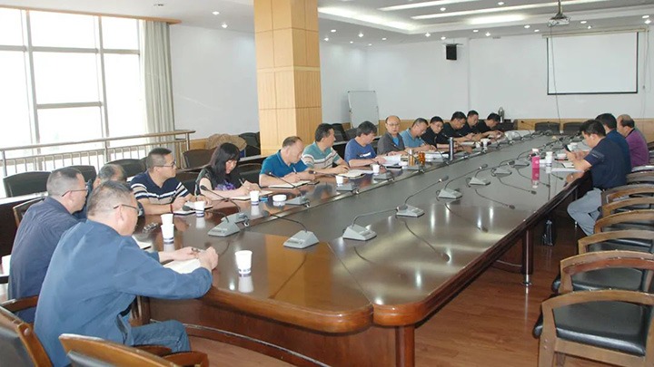 云煤（Ag亚洲集团）集团总司理助理、刷新办主任陈家昆一行到云维集团开展国企刷新三年行动督导调研