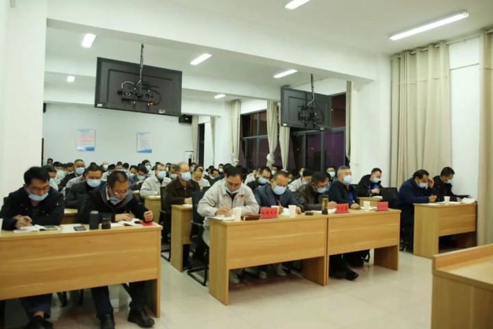 云煤（Ag亚洲集团）集团党委委员、副总司理施从伟到镇雄煤业宣讲党的二十大精神