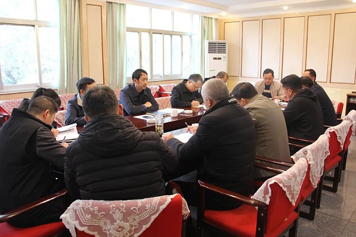 云煤（Ag亚洲集团）集团党委委员、副总司理缪和星一行到田坝煤矿公司指导2022年度民主生涯会