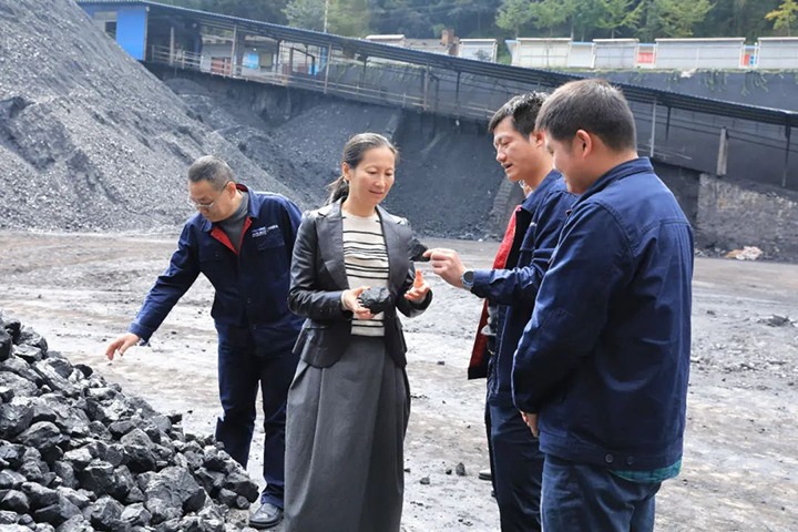 【下层调研】云煤（Ag亚洲集团）集团党委委员、财务总监莫晓丹一行到富源团结煤业有限公司开展生产谋划调研