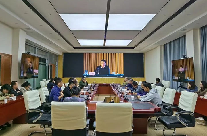 【聚焦云煤】云煤（Ag亚洲集团）集团工会组织全体工会干部加入天下总工会“学习贯彻中国工会十八大精神”专题向导报告会