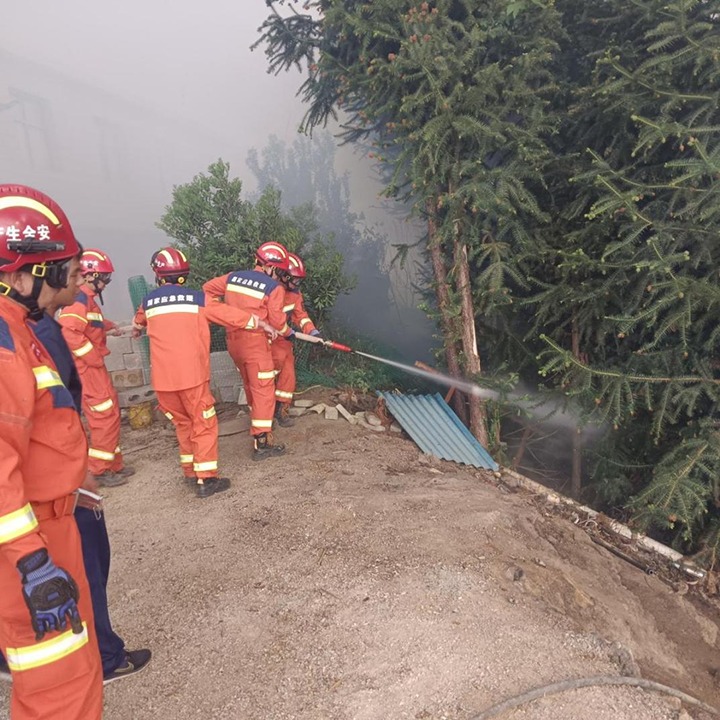 【聚焦云煤】你们来了，，，，，，，，我们就定心了——东源队乐成杀绝富源县山火