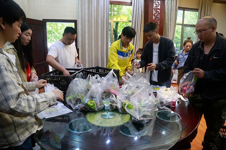 威信煤炭公司开展“送温暖、嘱清静”活动