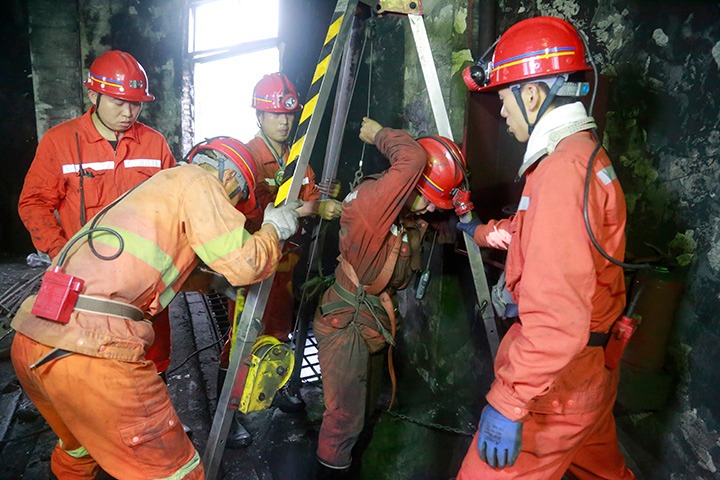 观音山煤矿驻矿中队团结一心，，，，，，圆满完成储煤厂1号制品仓整理使命