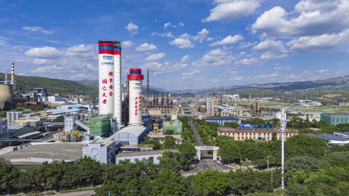 立异高！解化清洁能源公司粗甲醇年产量突破25万吨，，，，，圆满完玉成年生产使命