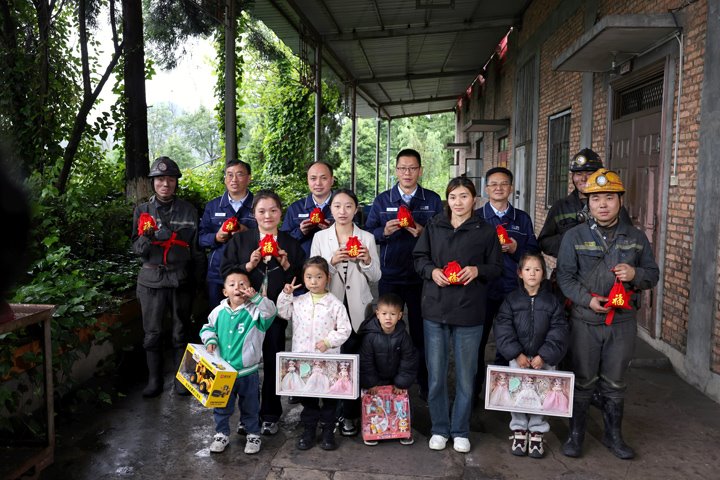 恩洪煤业公司组织开展“清静生产月”家庭清静协管行动